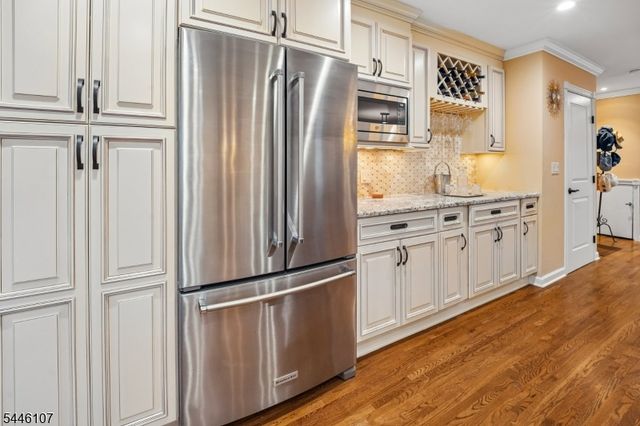 33 Edgar St, Summit City, NJ 07901
