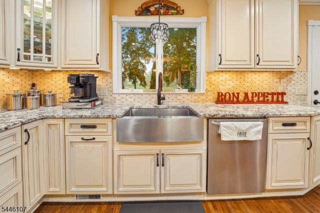 33 Edgar St, Summit City, NJ 07901