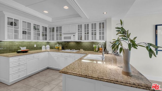 2738 Claray Drive, Los Angeles, CA 90077