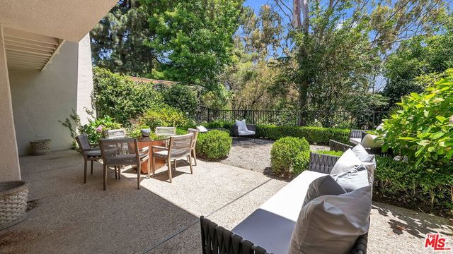 2738 Claray Drive, Los Angeles, CA 90077