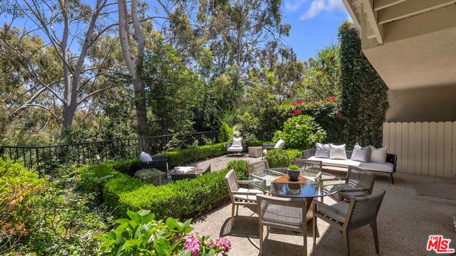 2738 Claray Drive, Los Angeles, CA 90077