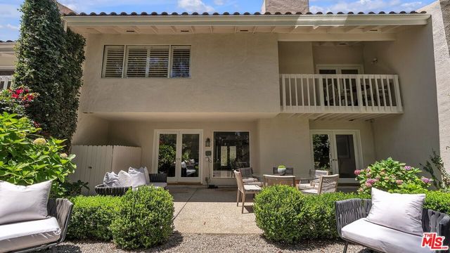 2738 Claray Drive, Los Angeles, CA 90077