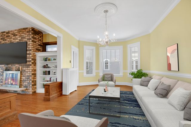 10226 S Hoyne Avenue, Chicago, IL 60643