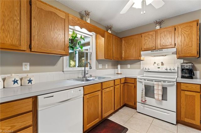 1740 Harper Spring Drive, Clemmons, NC 27012