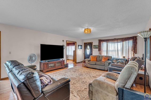 8924 SE Berryton RD, Berryton, KS 66409