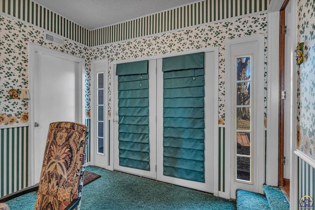 8924 SE Berryton RD, Berryton, KS 66409