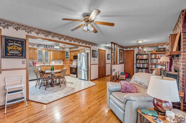 8924 SE Berryton RD, Berryton, KS 66409