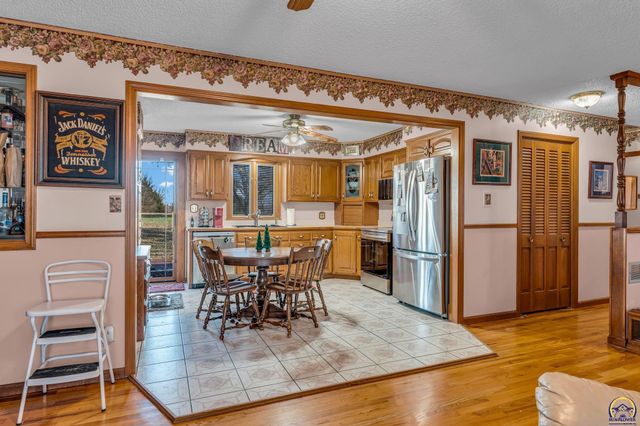 8924 SE Berryton RD, Berryton, KS 66409