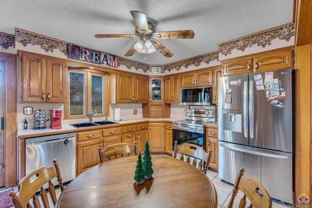 8924 SE Berryton RD, Berryton, KS 66409