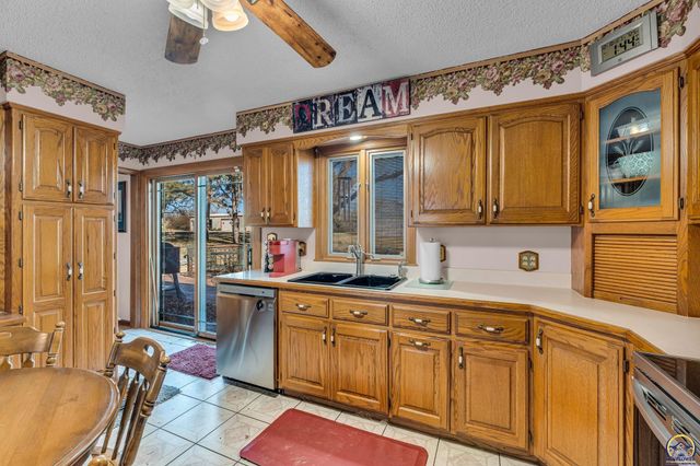 8924 SE Berryton RD, Berryton, KS 66409