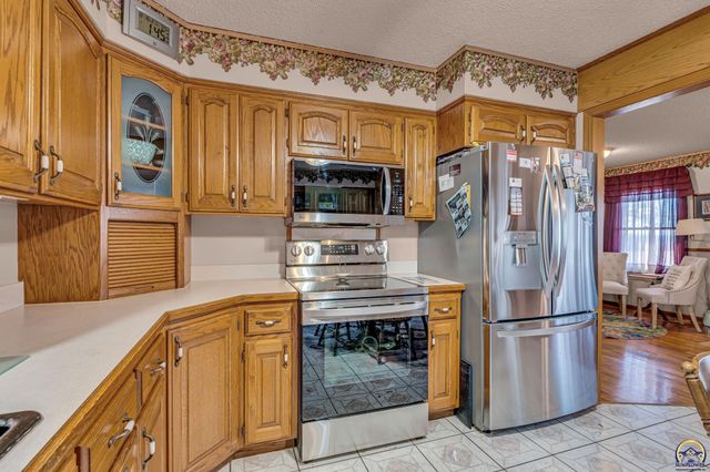 8924 SE Berryton RD, Berryton, KS 66409