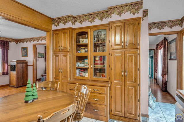 8924 SE Berryton RD, Berryton, KS 66409