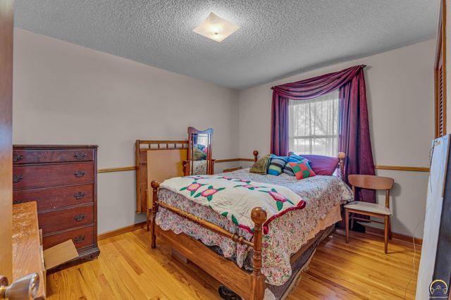 8924 SE Berryton RD, Berryton, KS 66409