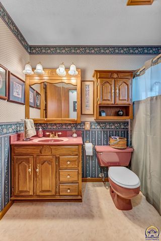 8924 SE Berryton RD, Berryton, KS 66409