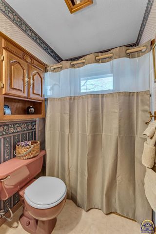 8924 SE Berryton RD, Berryton, KS 66409