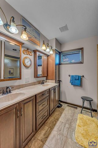 8924 SE Berryton RD, Berryton, KS 66409