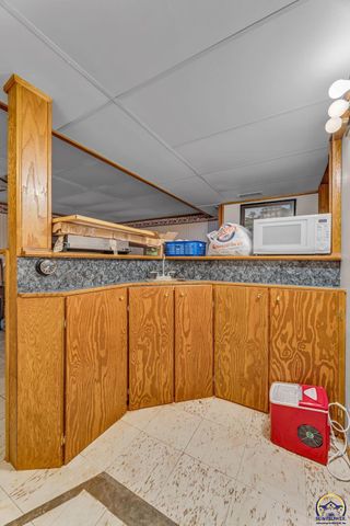 8924 SE Berryton RD, Berryton, KS 66409