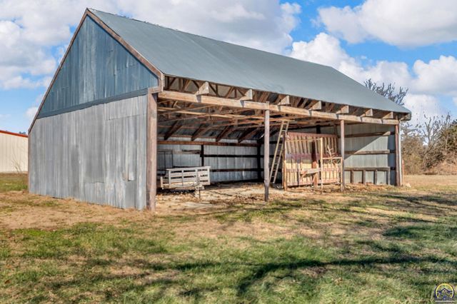 8924 SE Berryton RD, Berryton, KS 66409