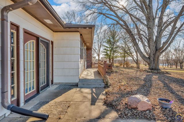 8924 SE Berryton RD, Berryton, KS 66409