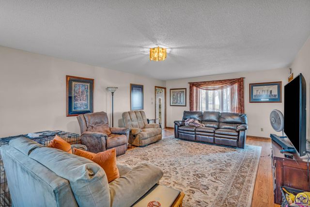 8924 SE Berryton RD, Berryton, KS 66409