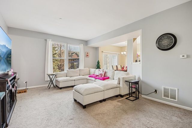 906 Elizabeth Drive, Streamwood, IL 60107