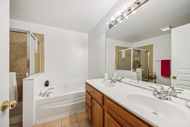 906 Elizabeth Drive, Streamwood, IL 60107