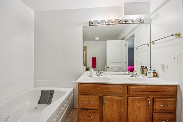 906 Elizabeth Drive, Streamwood, IL 60107