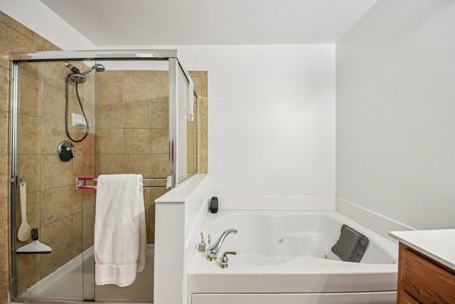 906 Elizabeth Drive, Streamwood, IL 60107