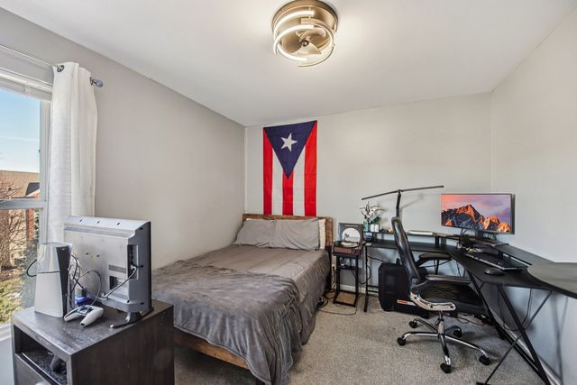 906 Elizabeth Drive, Streamwood, IL 60107