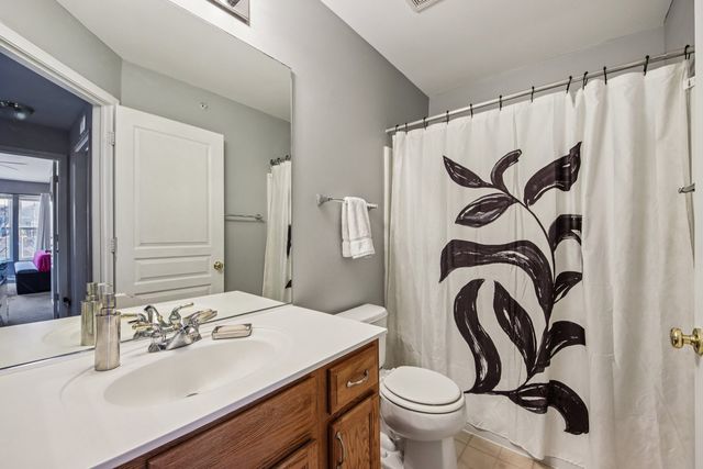 906 Elizabeth Drive, Streamwood, IL 60107