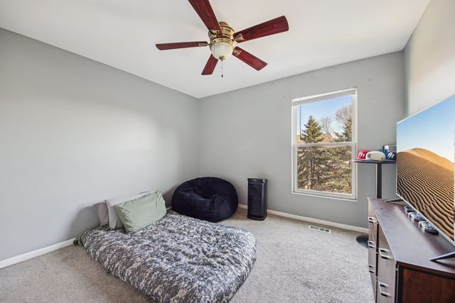 906 Elizabeth Drive, Streamwood, IL 60107