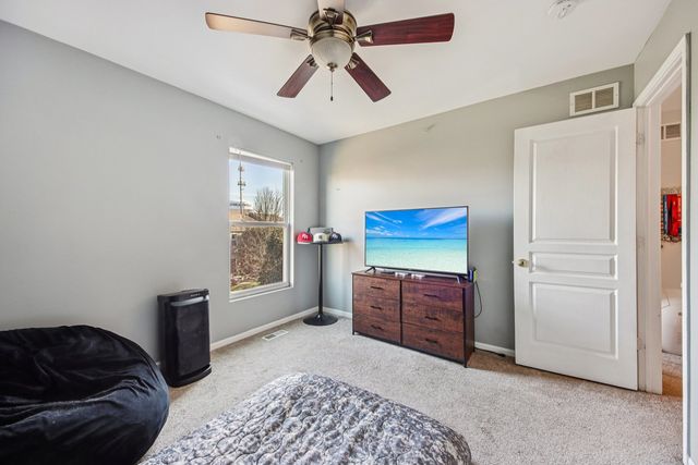 906 Elizabeth Drive, Streamwood, IL 60107