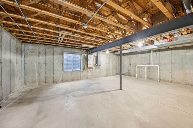 906 Elizabeth Drive, Streamwood, IL 60107