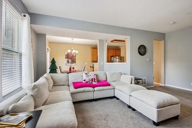 906 Elizabeth Drive, Streamwood, IL 60107