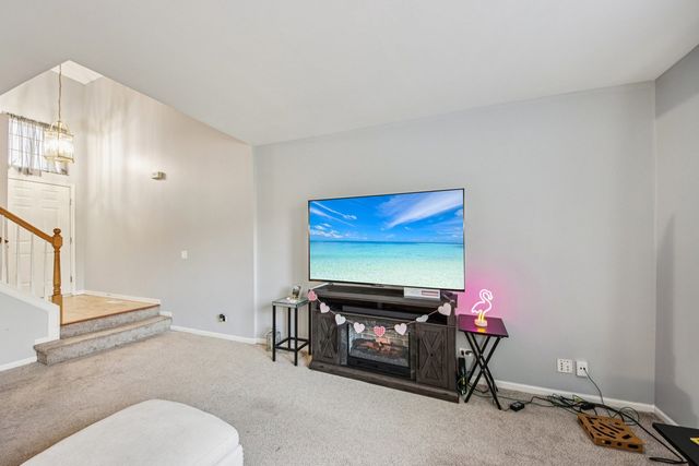 906 Elizabeth Drive, Streamwood, IL 60107