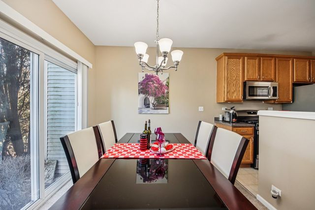 906 Elizabeth Drive, Streamwood, IL 60107