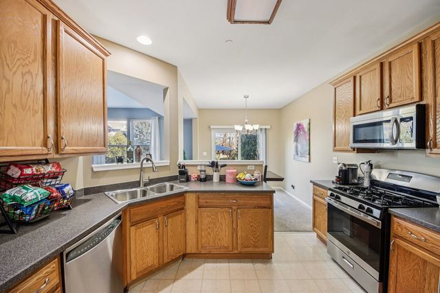 906 Elizabeth Drive, Streamwood, IL 60107