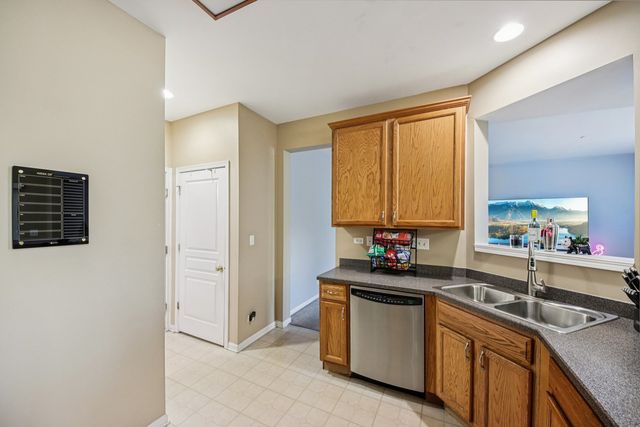 906 Elizabeth Drive, Streamwood, IL 60107