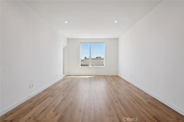 222 N Manhattan Place, Los Angeles, CA 90004