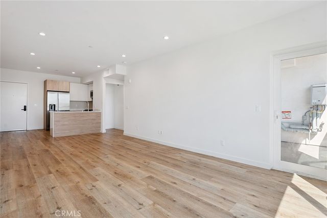 222 N Manhattan Place, Los Angeles, CA 90004