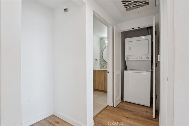 222 N Manhattan Place, Los Angeles, CA 90004