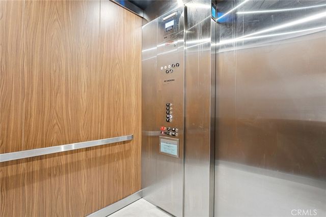 222 N Manhattan Place, Los Angeles, CA 90004