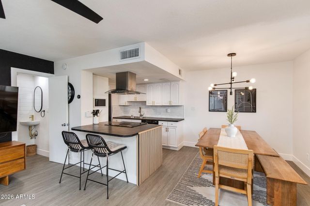 8129 E GLENROSA Avenue, Scottsdale, AZ 85251