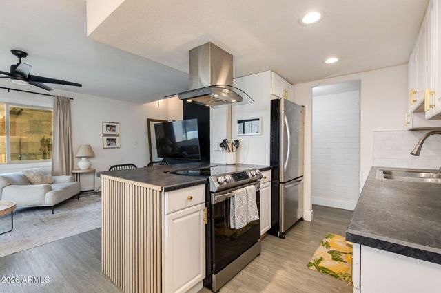 8129 E GLENROSA Avenue, Scottsdale, AZ 85251