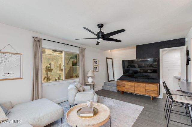 8129 E GLENROSA Avenue, Scottsdale, AZ 85251