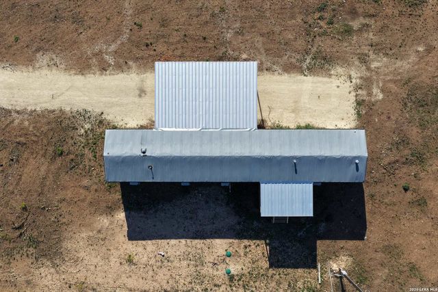 2811 COUNTY ROAD 467, Devine, TX 78016