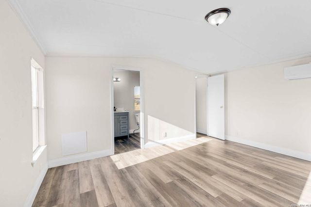 2811 COUNTY ROAD 467, Devine, TX 78016