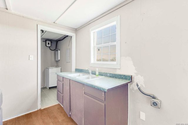 2811 COUNTY ROAD 467, Devine, TX 78016