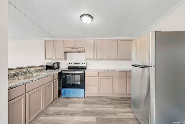 2811 COUNTY ROAD 467, Devine, TX 78016