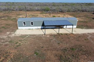 2811 COUNTY ROAD 467, Devine, TX 78016